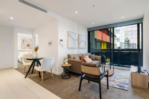 Modern 2BR Apt W City Views, Balcony & Wi-Fi - QLD Tourism 2