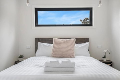 Modern And Scenic Valley Escape - QLD Tourism 3