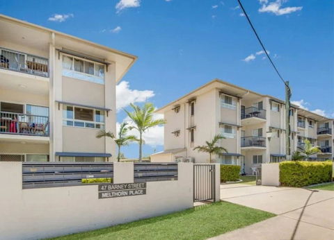 Modern Beach Apartment - QLD Tourism 1