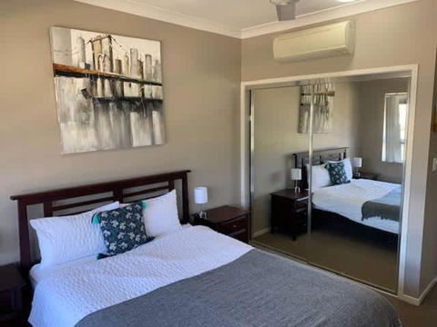 Modern Beach Apartment - QLD Tourism 2