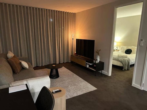 Modern Griffith Apartment - QLD Tourism 3