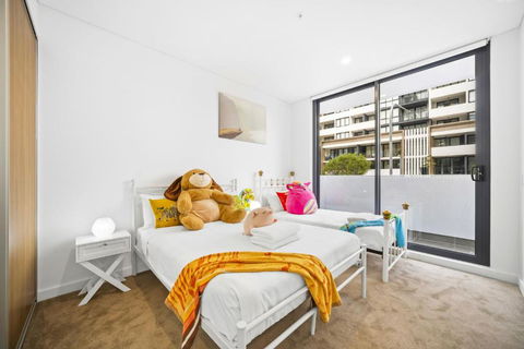 Modern Toy Style APT At Heart Kogarah - QLD Tourism 0