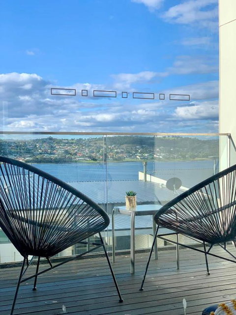 Modern Villa With Water View - QLD Tourism 2
