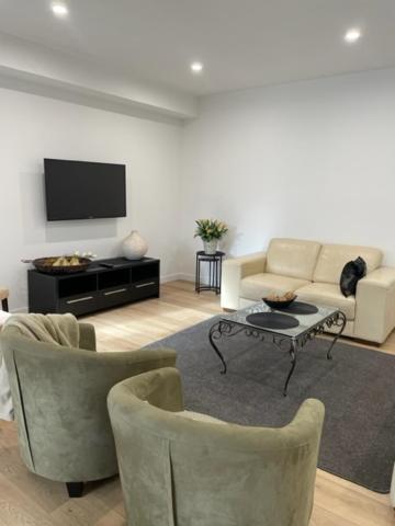 Modern Home, Close To Train, 17k CBD - Queensland Tourism 1