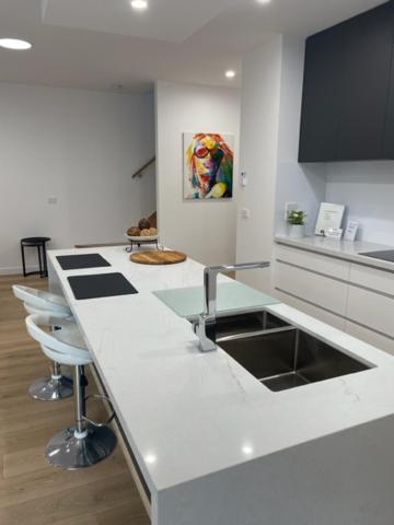 Modern Home, Close To Train, 17k CBD - Queensland Tourism 3