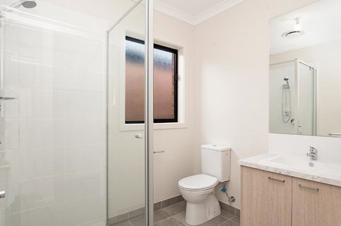 Morview Holiday Homes-Giraffe - QLD Tourism 3