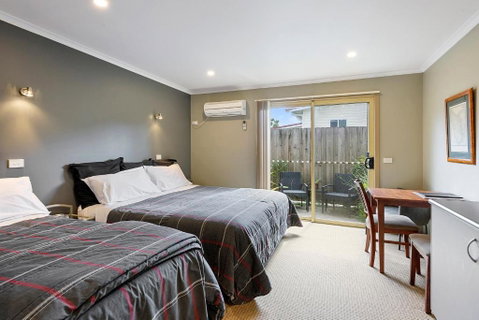 Motel Strahan - QLD Tourism 0