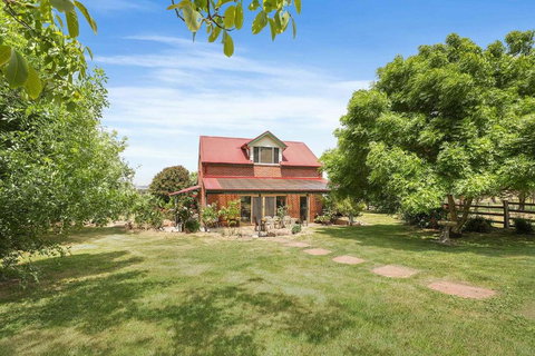 Mount Bolton Retreat - QLD Tourism 0