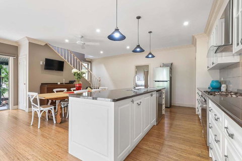 Mount Bolton Retreat - QLD Tourism 3