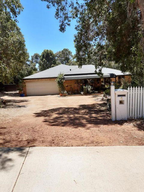Mundaring Bed And Breakfast - QLD Tourism 0
