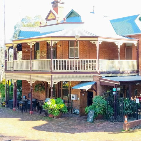 Mundaring Weir Hotel - QLD Tourism 1