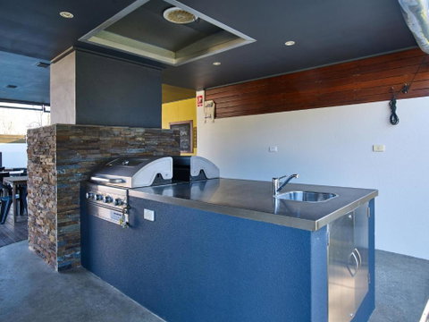 Myrtleford Motel On Alpine - QLD Tourism 3