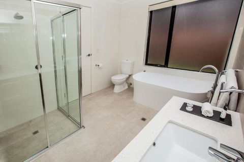 Neagles Retreat Villas - QLD Tourism 2