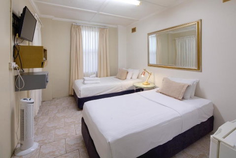 Neutral Bay Lodge - QLD Tourism 3
