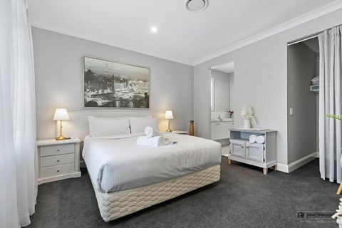 New Haven - Eiffel Tower Suite - Queensland Tourism 0