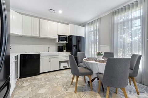 New Haven - Eiffel Tower Suite - Queensland Tourism 3