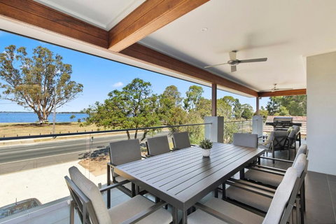 NEW - Sunrise Waters Holiday House - Queensland Tourism 0