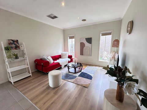 Newly Beauty 4-Bedroom Family Home In Truganina - Queensland Tourism 1