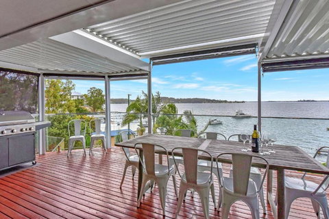 New Property Shimmer Shores Absolute Waterfront Retreat At Fishing Point, Lake Macquarie - QLD Tourism 2