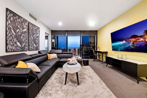 OCEAN VIEW - One Bedroom Spa Apartment - Circle On Cavill - Self Contained, Privately Managed - QLD Tourism 1