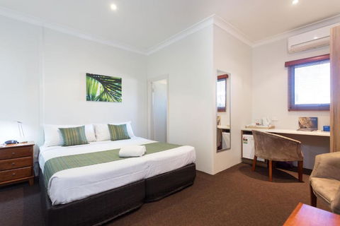Nightcap At Manly Hotel - Queensland Tourism 1