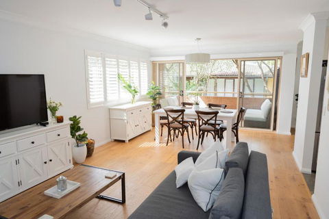 Newport Beach Pad - Perfect Location - Queensland Tourism 0
