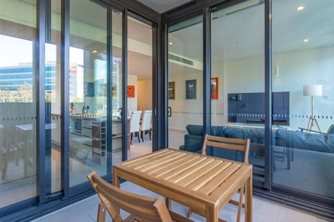 Next To Station Family & Friend Free Parking - QLD Tourism 1