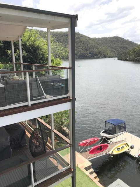 NINE At Berowra Waters, Luxury Waterfront With Hot Tub - Queensland Tourism 3