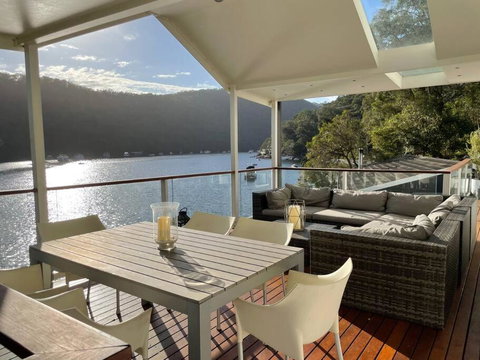 NINE At Berowra Waters, Luxury Waterfront With Hot Tub - Queensland Tourism 1