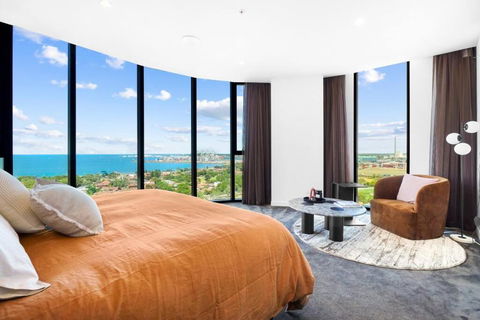 Nine Elm Luxurious Penthouse Panoramic City Views - Queensland Tourism 2