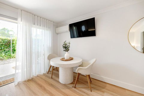 Noosa Palm Beach Retreat - Stylish Coastal Suite - Queensland Tourism 3