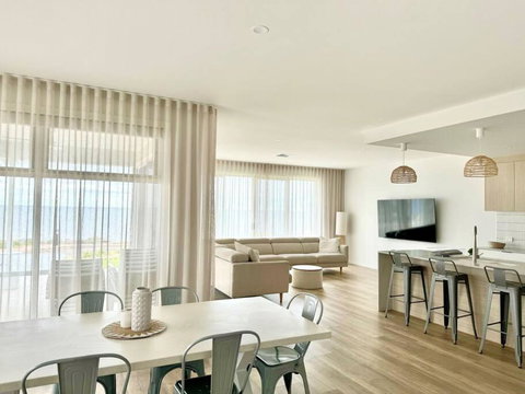 North Beach Hamptons - QLD Tourism 0