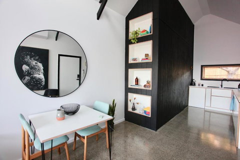 Nowra Studio Barn - QLD Tourism 1