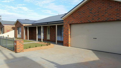 Numurkah Self Contained Apartments - The Saxton - Queensland Tourism 1