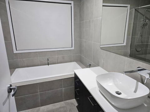 O Stylish 4 Room Oasis With 65 TV - QLD Tourism 1