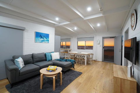 OCEA84 - Quinns Beach Shack: Ocean Views - QLD Tourism 0
