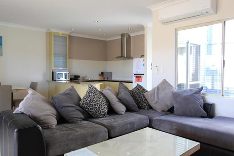 Ocean Breeze - Queensland Tourism 3