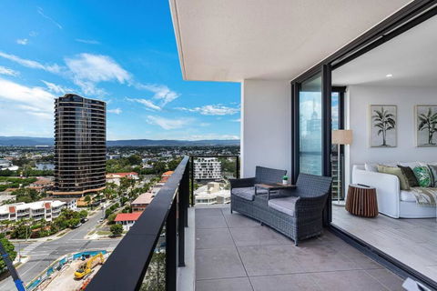 OPUS Apartment - Beach At Your Doorstep Short Walk To Light Rail - QLD Tourism 1