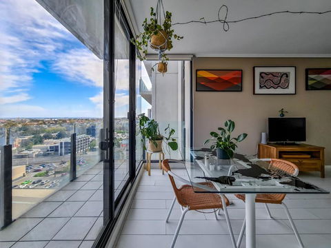 Ocean View Apartment Close To CBD With Indoor Pool. - QLD Tourism 0