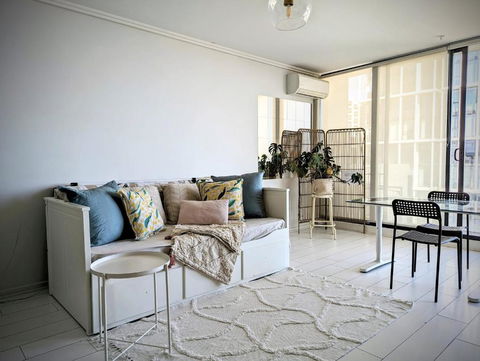 Ocean View Apartment Close To CBD With Indoor Pool. - QLD Tourism 3