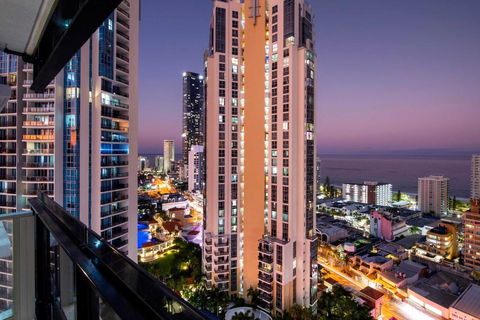 OCEAN VIEW APARTMENTS - Circle On Cavill - Self Contained & Privately Managed - QLD Tourism 1