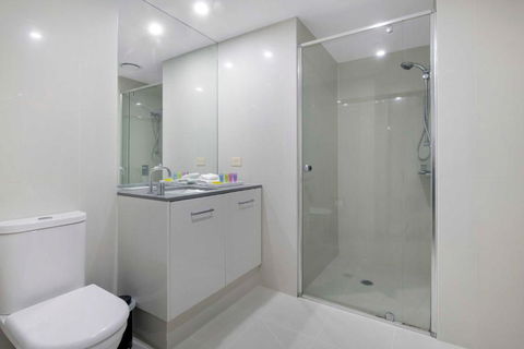 OCEAN VIEW APARTMENTS - Circle On Cavill - Self Contained & Privately Managed - QLD Tourism 3