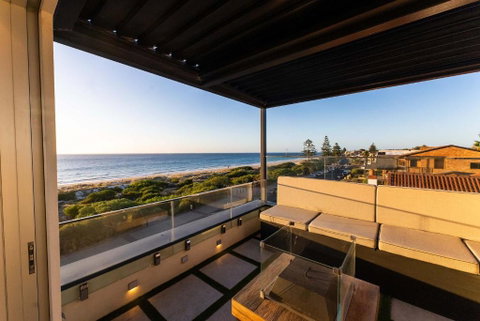 Ocean View Villa With Pool Spa & Cinema - QLD Tourism 3