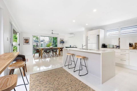 OCEAN55- Mooloolaba Family Holiday Home - QLD Tourism 0