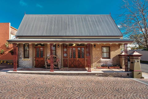 Old Bank Boutique Hotel - Queensland Tourism 0