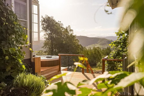 Olive Hill Spa, Views & Home Cinema - QLD Tourism 0