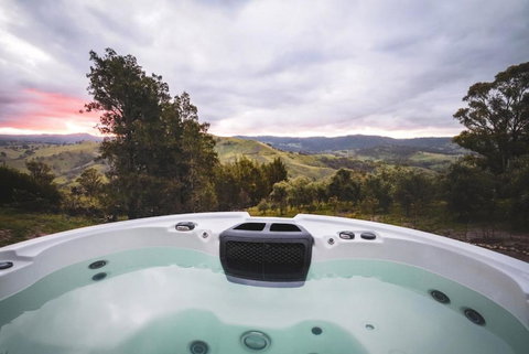 Olive Hill Spa, Views & Home Cinema - QLD Tourism 1