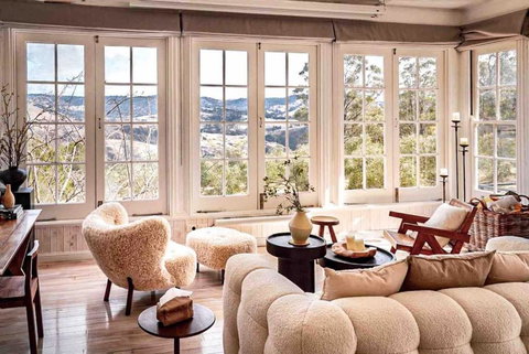 Olive Hill Spa, Views & Home Cinema - QLD Tourism 3