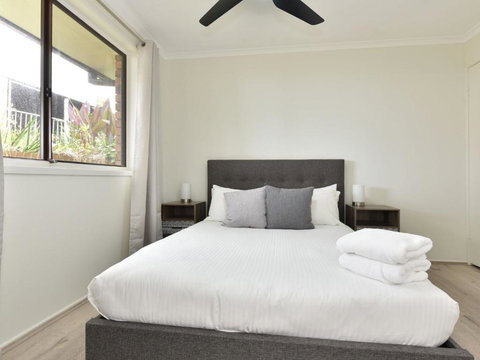 On The Lake At Fishing Point - QLD Tourism 3