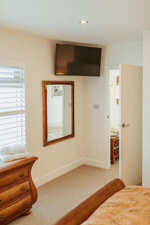 ONE Luxury Apartment - QLD Tourism 3